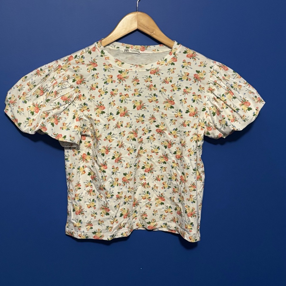 {Zara} Floral Puff Sleeve Top women's size M